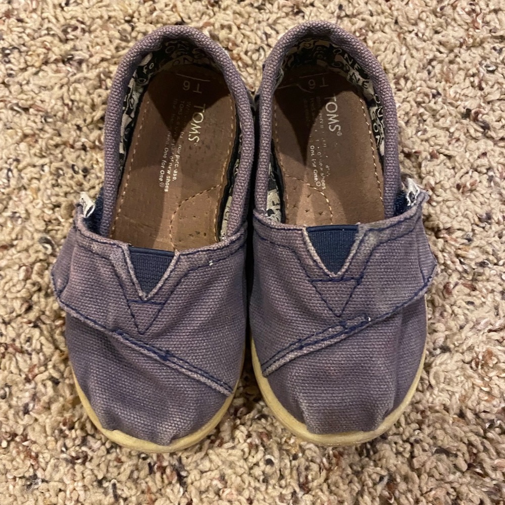 Toms - Picture 2 of 3